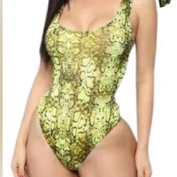 NWT Fashion Nova Neon Yellow Snakeskin Just A Thought Bodysuit - Picture 2 of 5